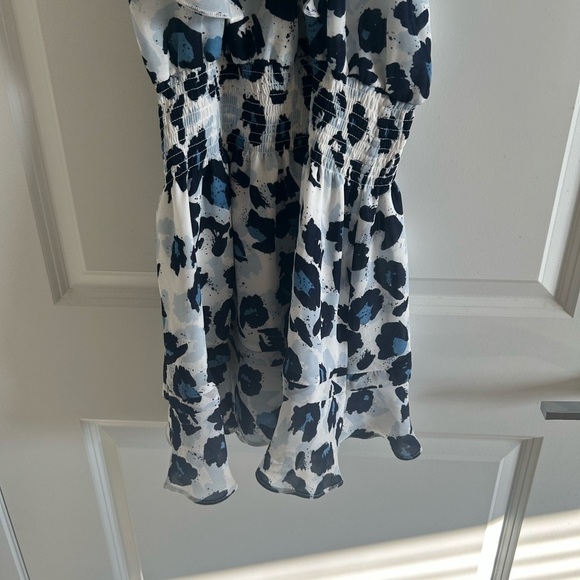 Parker White Blue Snow Leopard Ruffle Print Dress Size M - Picture 6 of 9